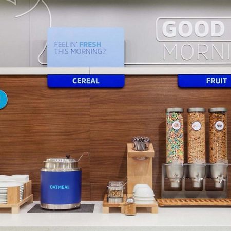 Holiday Inn Express - Alliance By Ihg Zewnętrze zdjęcie